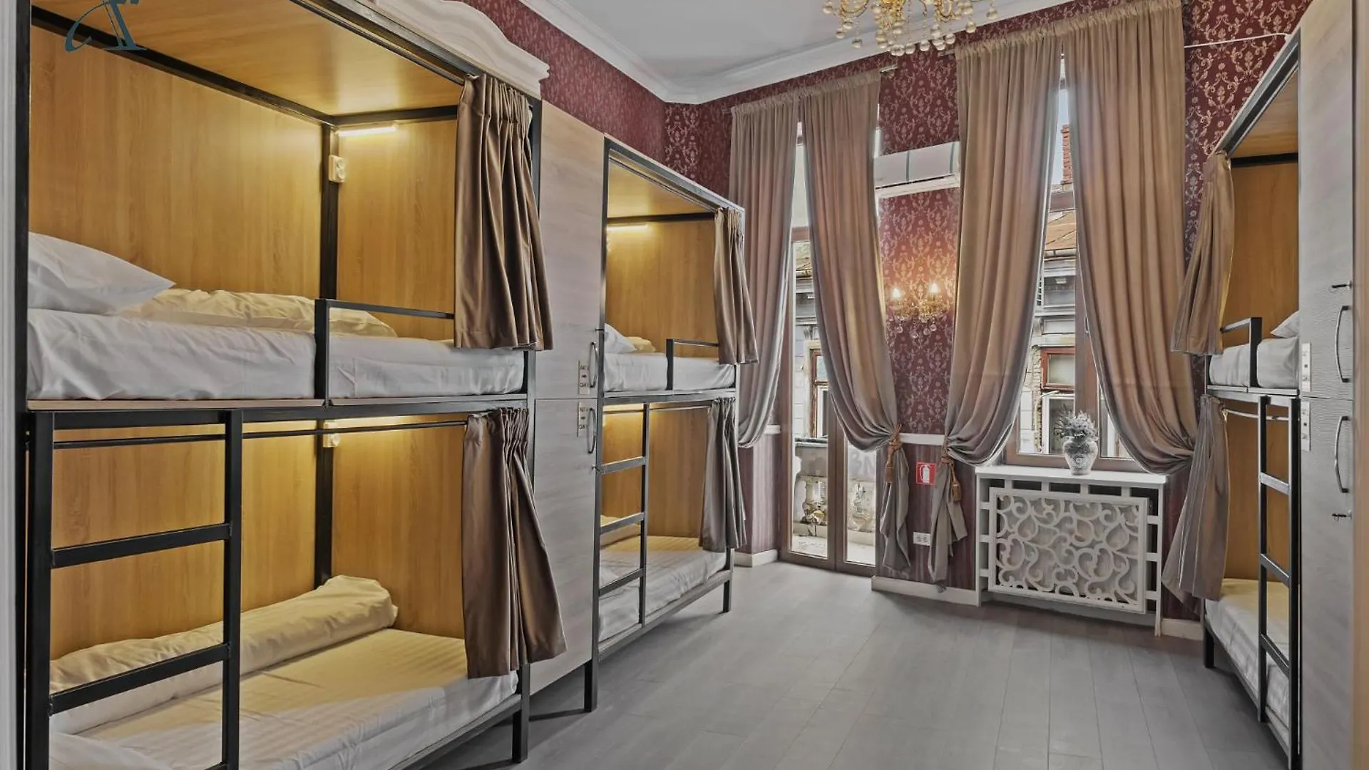 Ramana Garden Hostel - Self-Service Accommodation Bukarest Rumänien